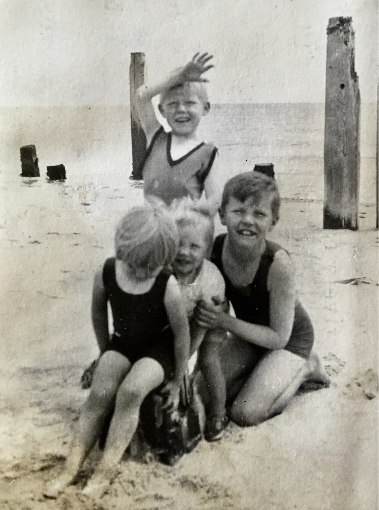 UvHzKearRbiS31IUEBtqtQ_thumb_25b2 Martin, Michael, Tony and Aine