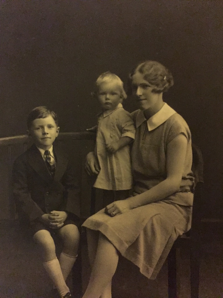 Ve2U8jh+TB22owdFBx5Maw_thumb_2614 Michael, Martin and Grace